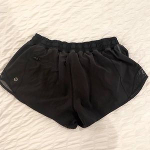 Lululemon Hotty Hot Shorts - Black - Size 4